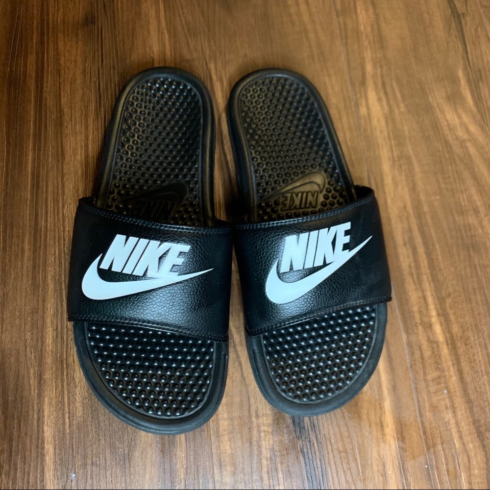 Nike slides size 9 men
